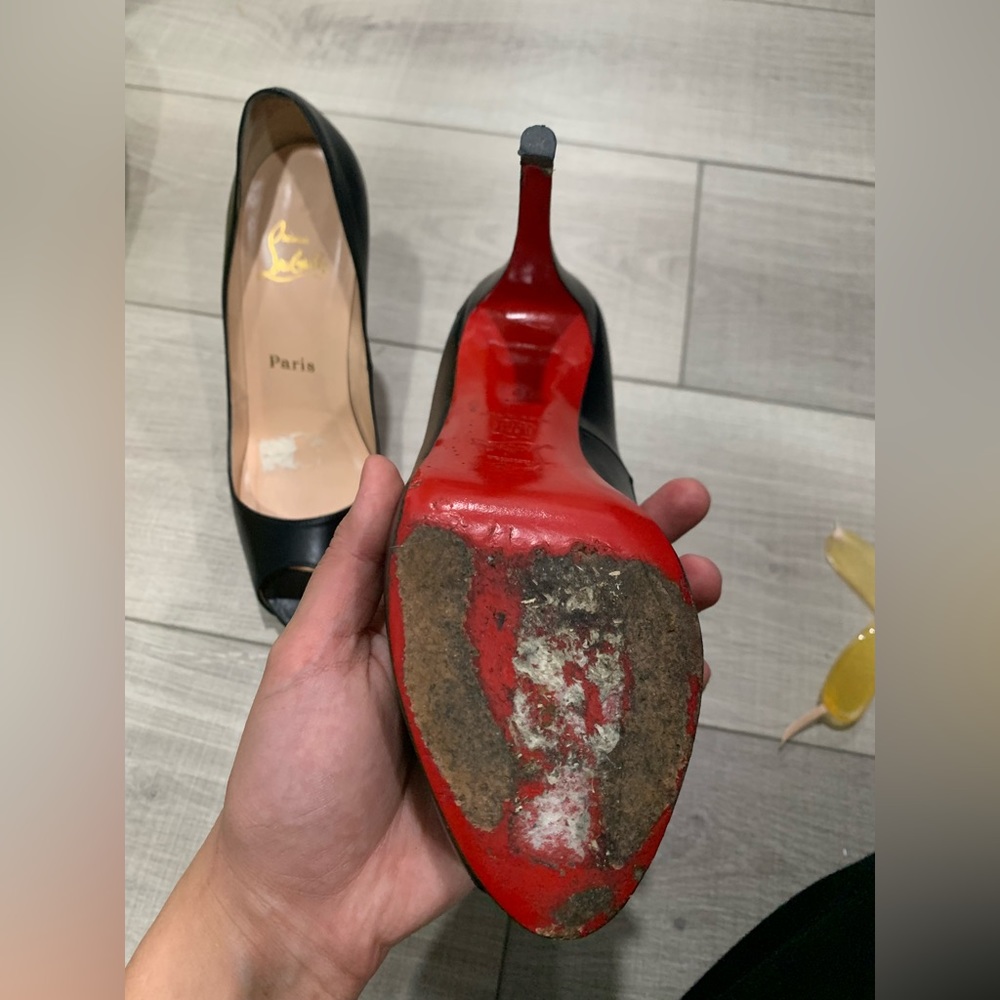 Authentic Louboutin black heels in good condition - Picture 4 of 8